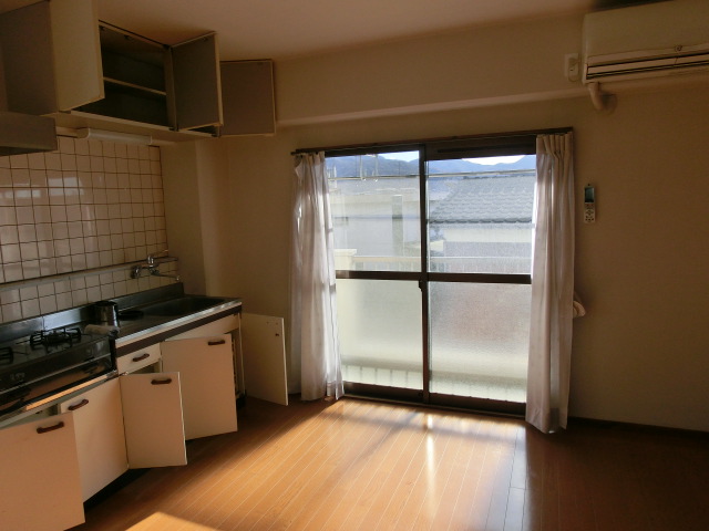 キッチン・窓・エアコン